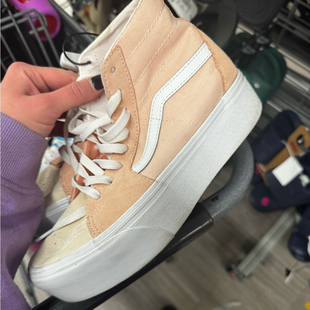 Vans Sk8-Hi Tapered stackform
Color Block Peach
VN0A5JMKBOD
Platforms Sneakers